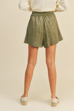 Load image into Gallery viewer, Linen Pleated Shorts (7900462317776)
