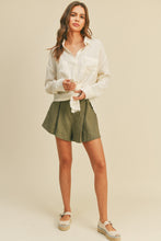Load image into Gallery viewer, Linen Pleated Shorts (7900462317776)
