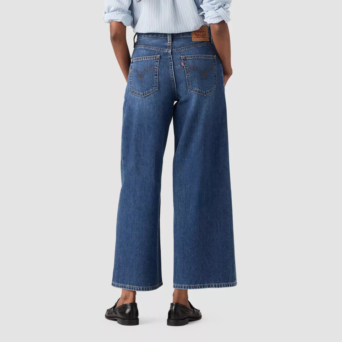 Jambes larges mi-longues chevilles