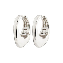 Charger l&#39;image dans la galerie, DUNE Recycled Small Hoop Earrings (8238557823184)
