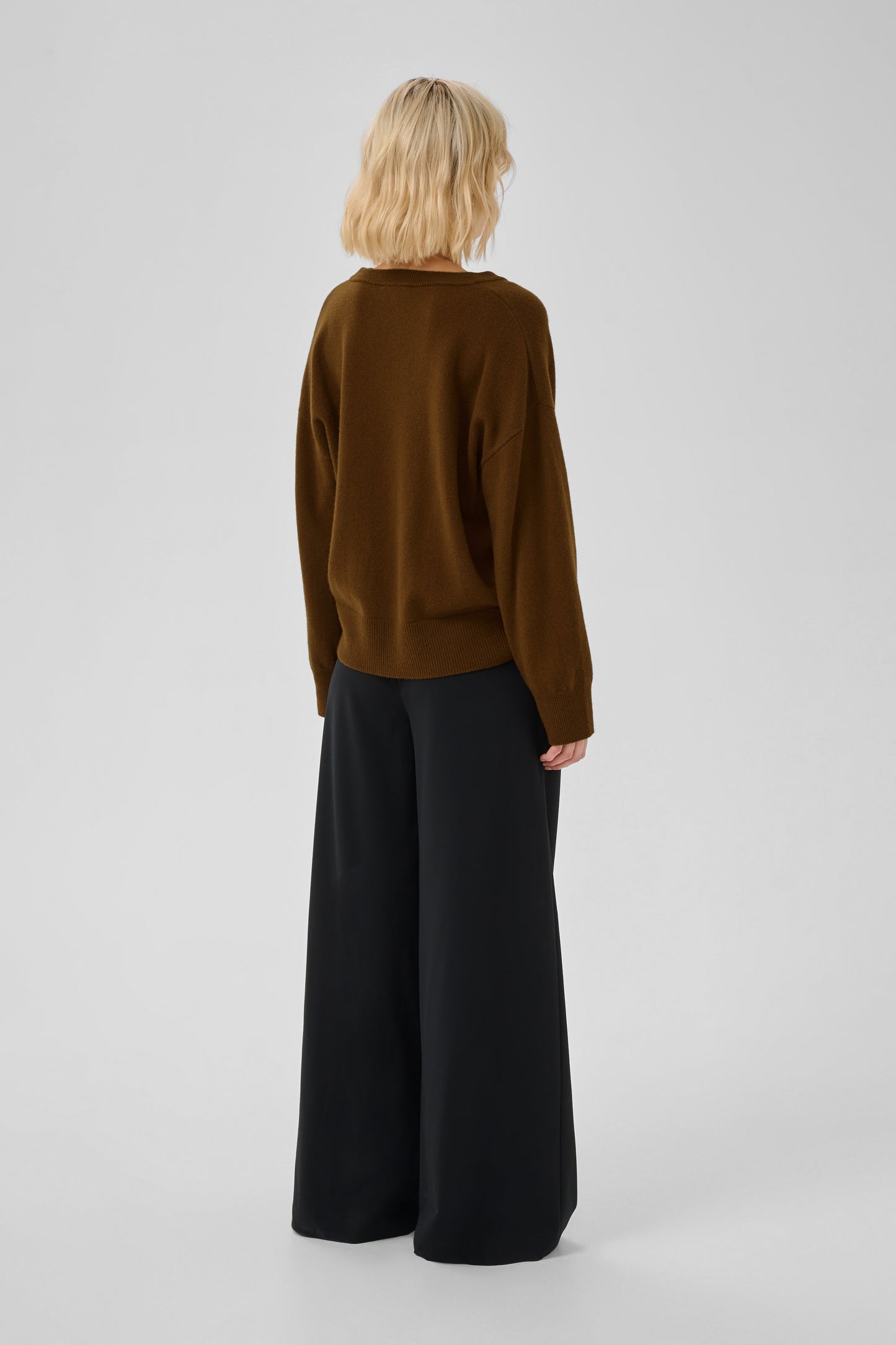 Jola V-Neck Knit Pullover