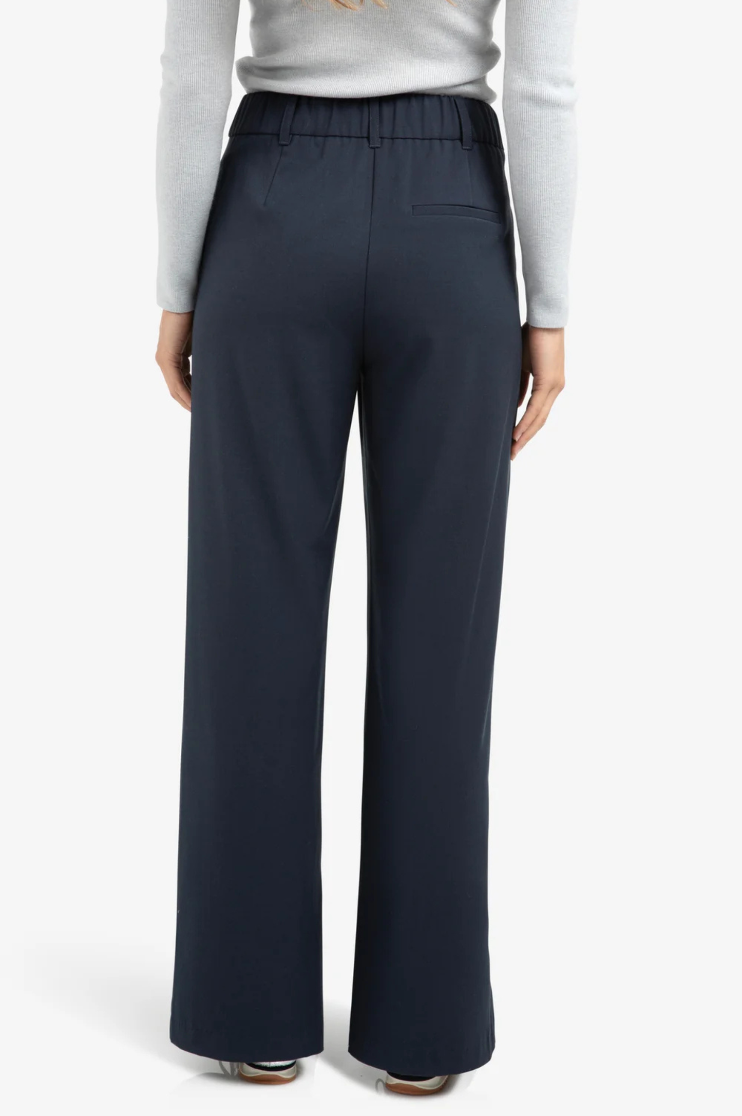 Wide leg trousers with decorative seams and slit