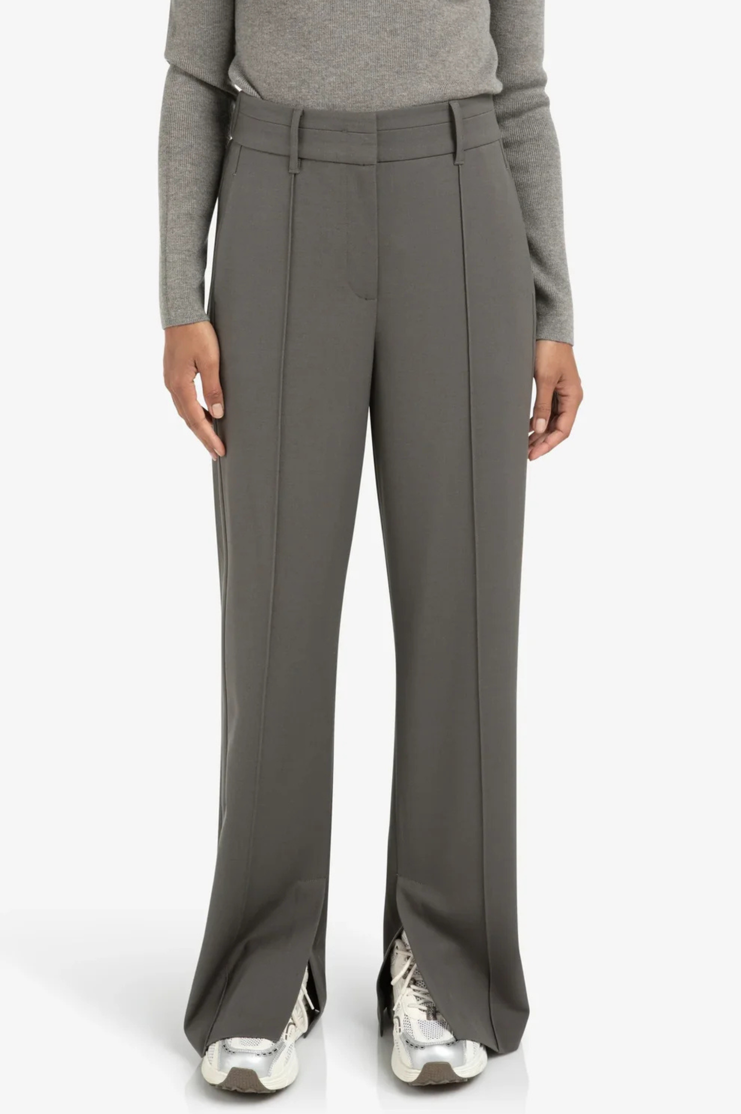 Wide leg trousers with decorative seams and slit