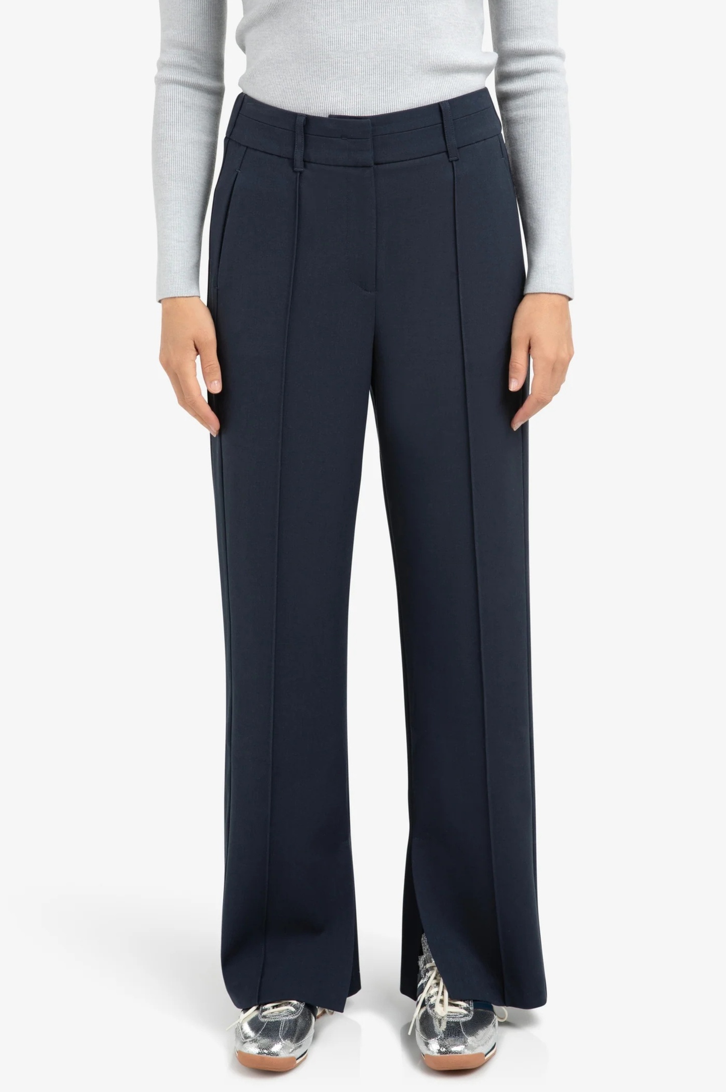 Wide leg trousers with decorative seams and slit