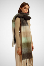 Charger l&#39;image dans la galerie, Fringed Check Scarf (8227538436304)
