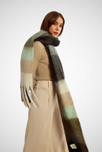 Charger l&#39;image dans la galerie, Fringed Check Scarf (8227538436304)
