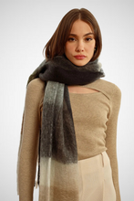Charger l&#39;image dans la galerie, Fringed Check Scarf (8227538436304)
