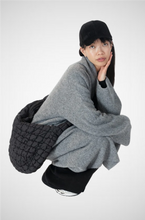 Load image into Gallery viewer, Large Quilt Bag (8229294538960)
