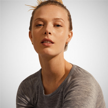 Charger l&#39;image dans la galerie, Aica Recycled Chunky Huggie Hoop Earrings (8246774956240)
