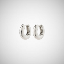 Charger l&#39;image dans la galerie, Aica Recycled Chunky Huggie Hoop Earrings (8246774956240)
