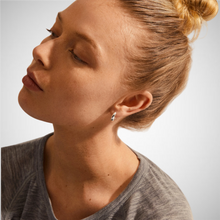 Charger l&#39;image dans la galerie, Aica Recycled Chunky Huggie Hoop Earrings (8246774956240)
