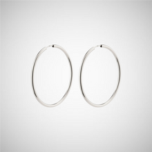 Charger l&#39;image dans la galerie, April Recycled Medium-Size Hoop Earrings (8246775087312)
