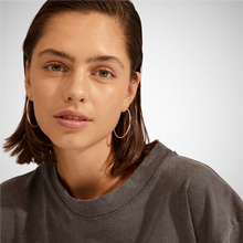 Charger l&#39;image dans la galerie, April Recycled Medium-Size Hoop Earrings (8246775087312)
