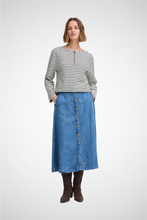 Load image into Gallery viewer, Martina T-Shirt (8254989074640)
