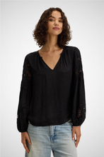 Charger l&#39;image dans la galerie, Tyra Viscose Lace Blouse (8255025316048)
