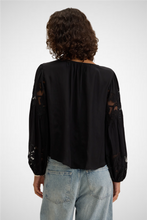 Charger l&#39;image dans la galerie, Tyra Viscose Lace Blouse (8255025316048)
