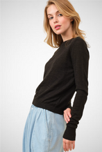 Charger l&#39;image dans la galerie, L/S Knit Crew Neck Sweater (8260446716112)
