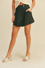 Charger l&#39;image dans la galerie, Linen Pleated Shorts (7900462317776)
