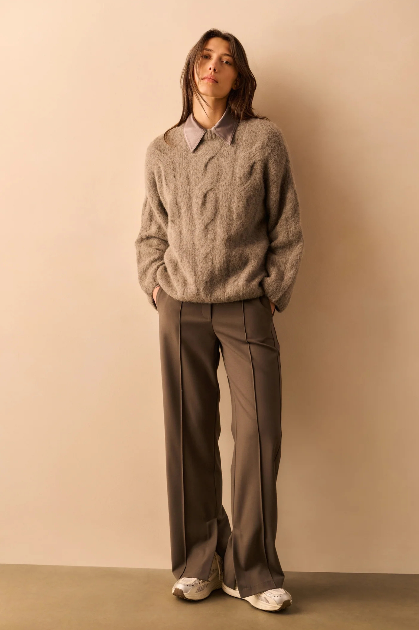 Wide leg trousers with decorative seams and slit