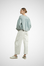 Charger l&#39;image dans la galerie, Denim Embroidery Volume Sleeve Top (8229387501776)
