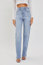 Charger l&#39;image dans la galerie, Super High Rise Dad Jean with Repositioned C.F Closure (8027785593040)
