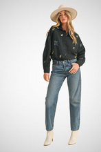 Charger l&#39;image dans la galerie, Floral Embroidery Button Down Top (8232184840400)

