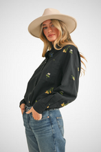 Charger l&#39;image dans la galerie, Floral Embroidery Button Down Top (8232184840400)
