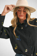 Charger l&#39;image dans la galerie, Floral Embroidery Button Down Top (8232184840400)
