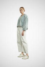 Charger l&#39;image dans la galerie, Denim Embroidery Volume Sleeve Top (8229387501776)
