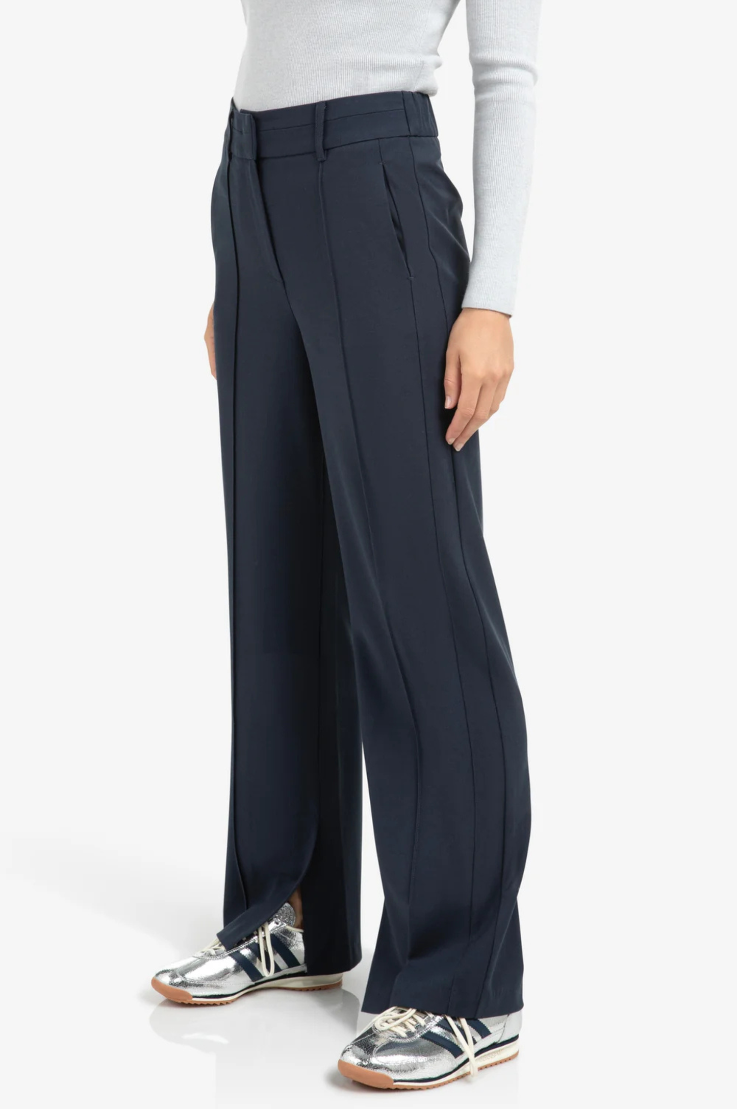 Wide leg trousers with decorative seams and slit