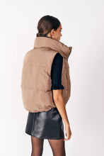 Load image into Gallery viewer, Kansas Reversible Puffer vest (7928657215696)
