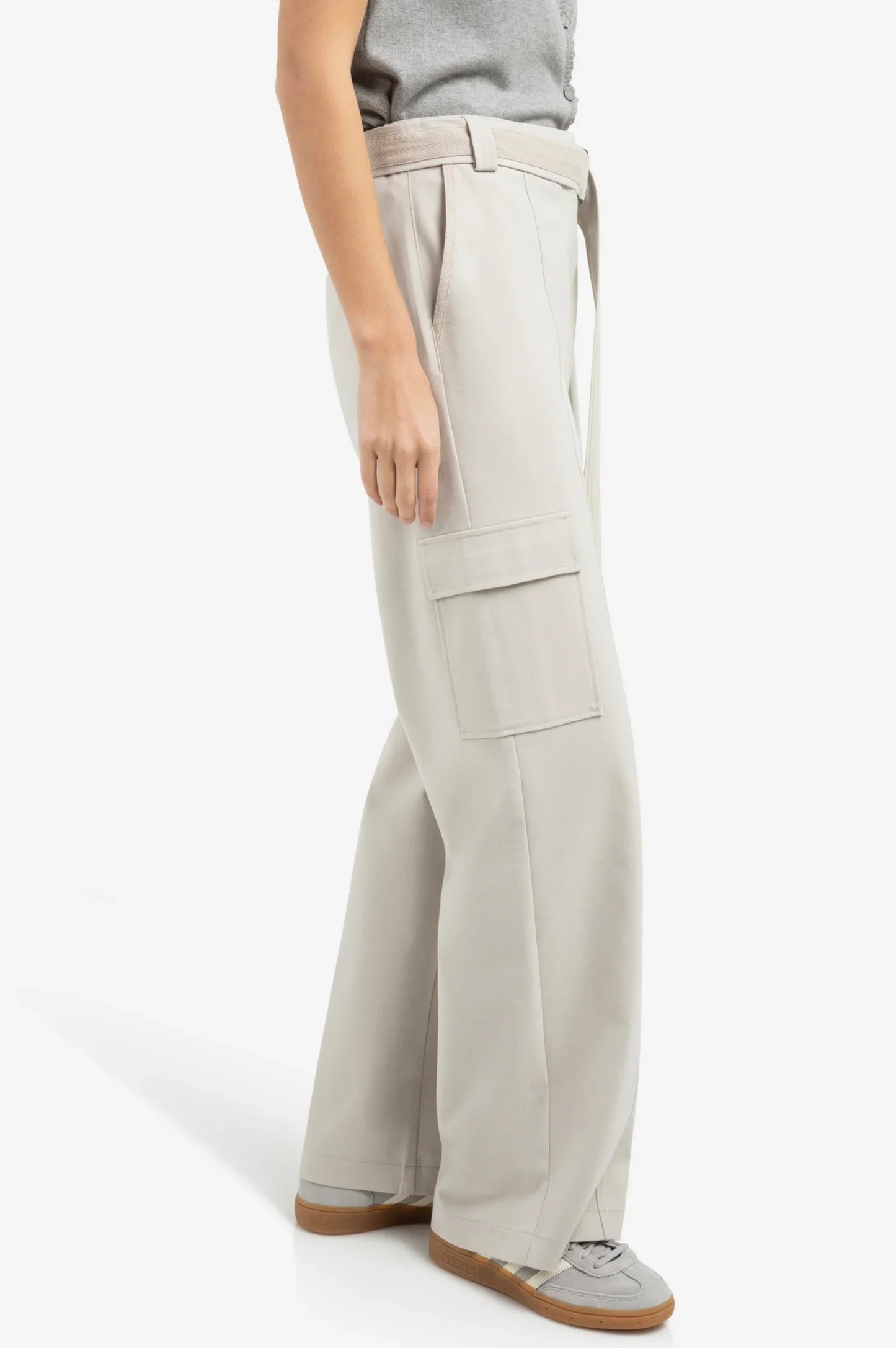 Trousers with cargo pockets
