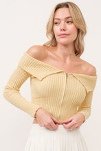 Charger l&#39;image dans la galerie, Knitted Off Shoulder Zip Up Crop Sweater (8027658485968)
