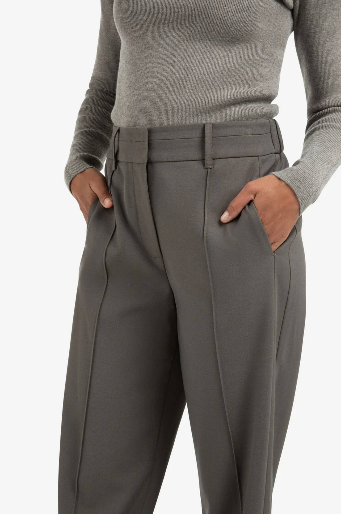 Wide leg trousers with decorative seams and slit