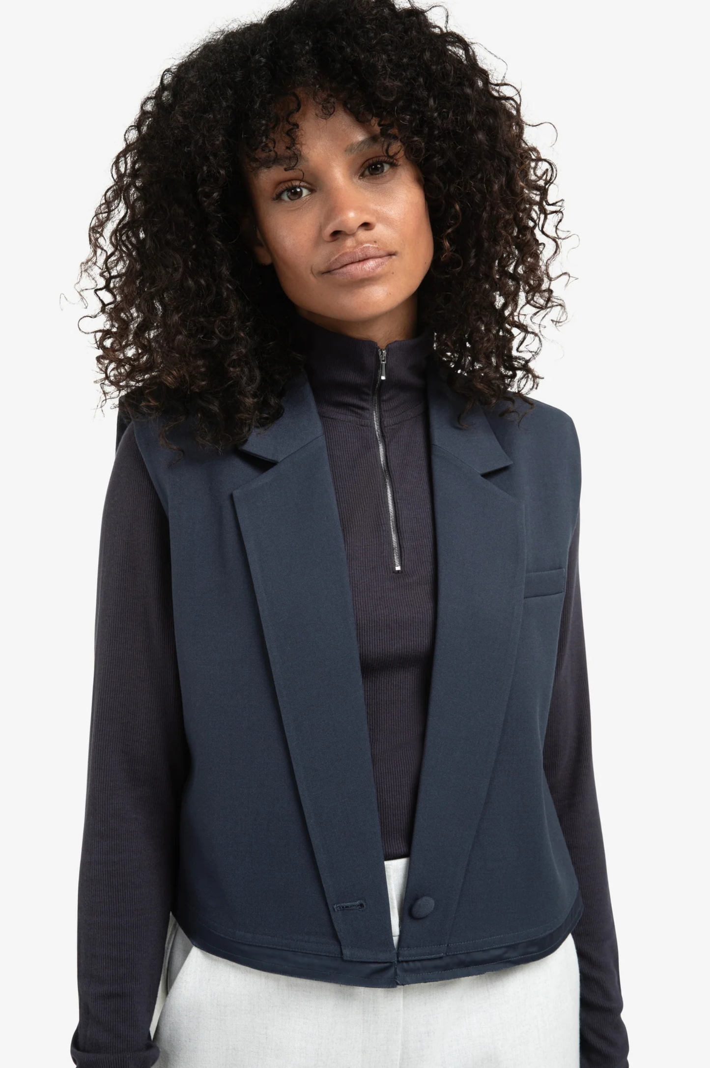 Blazer court tissé sans manches avec effet double épaisseur
