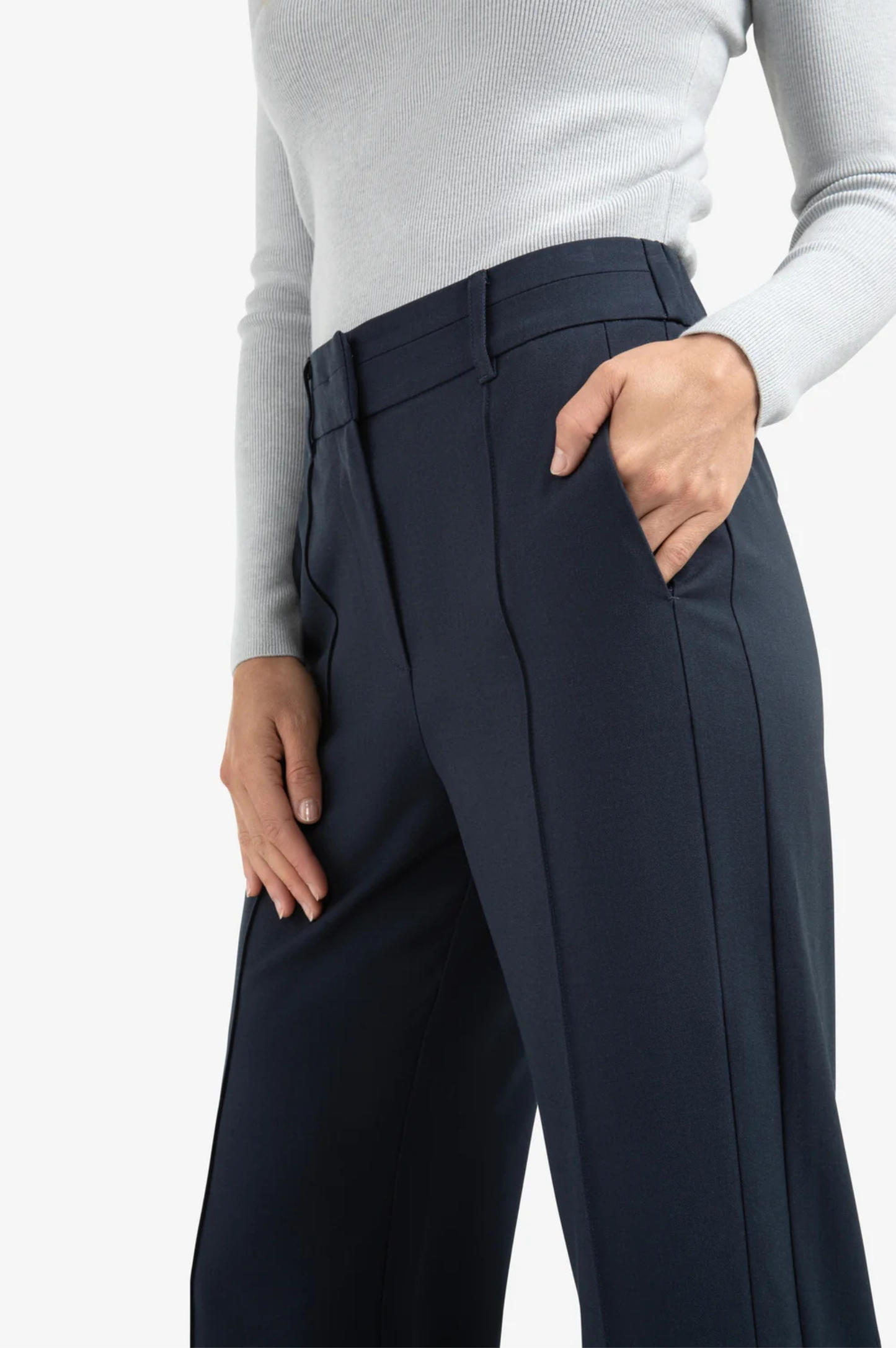 Wide leg trousers with decorative seams and slit