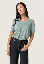 Charger l&#39;image dans la galerie, Columbine V-Neck Ss (8254984650960)
