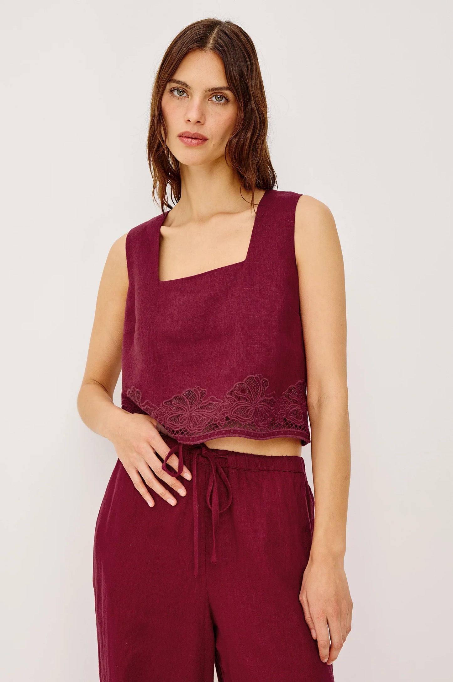 Akira Top Berry Hibiscus Embroidery