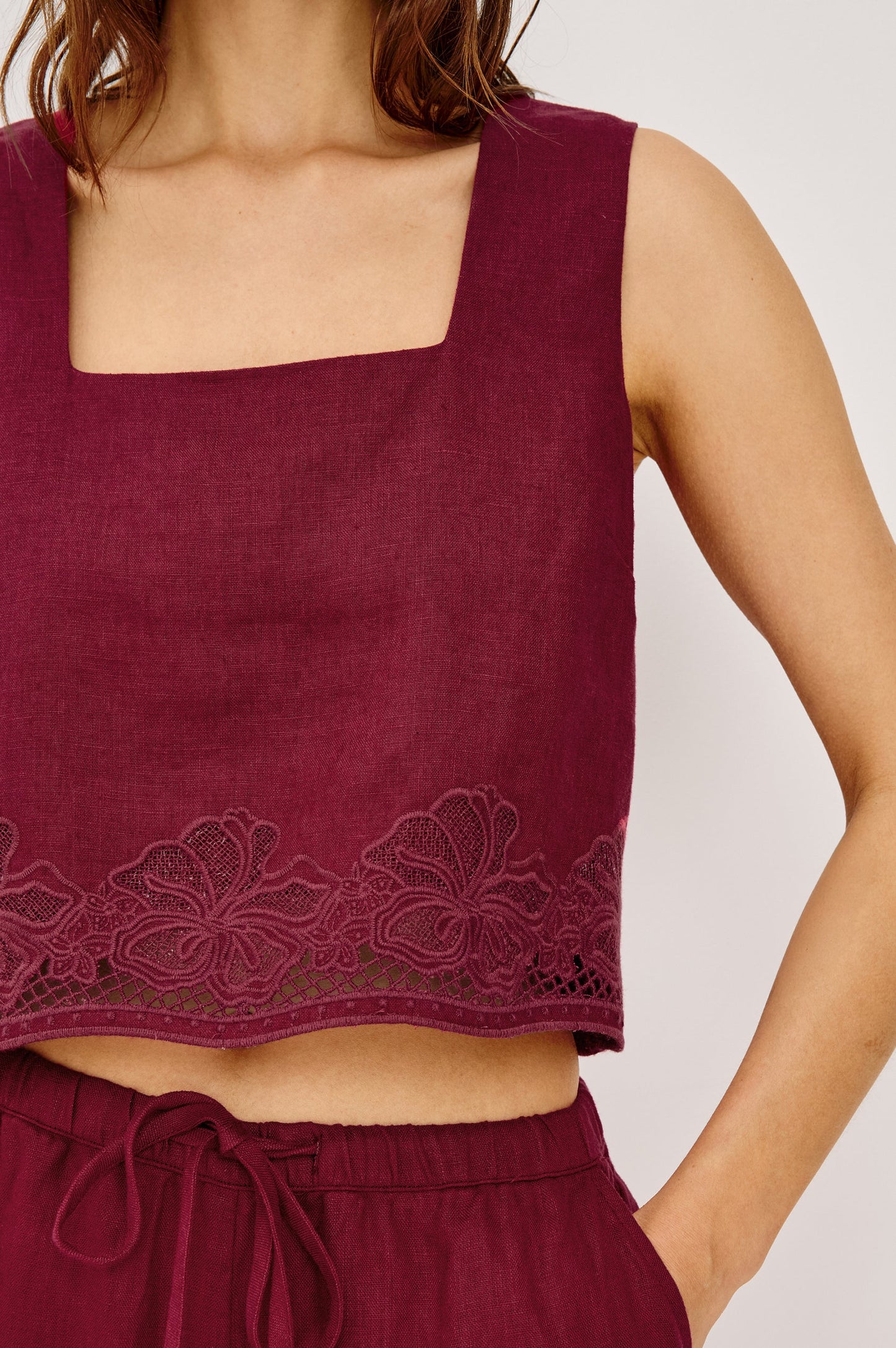 Akira Top Berry Hibiscus Embroidery