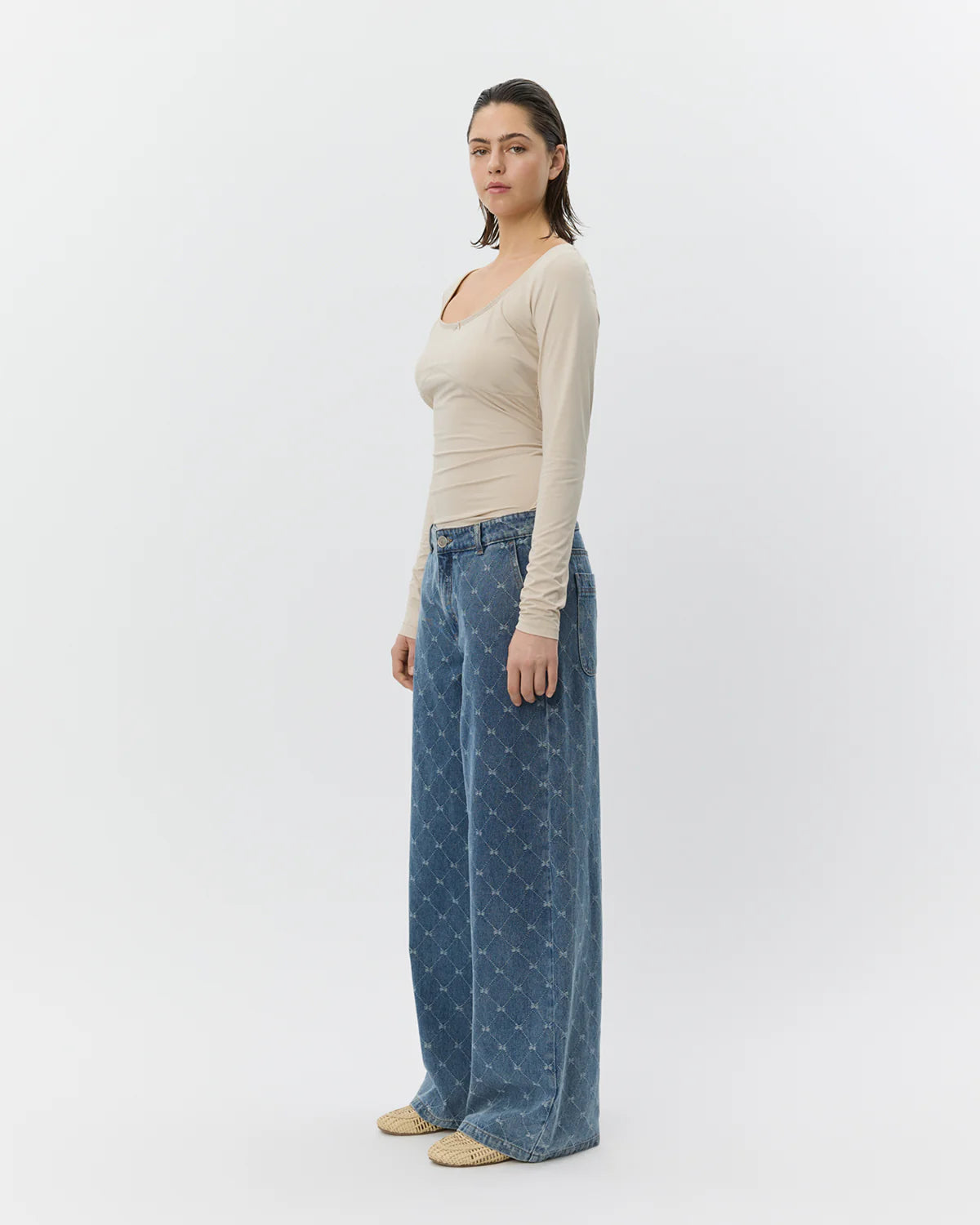 Azzi-Low Wide Leg Jeans
