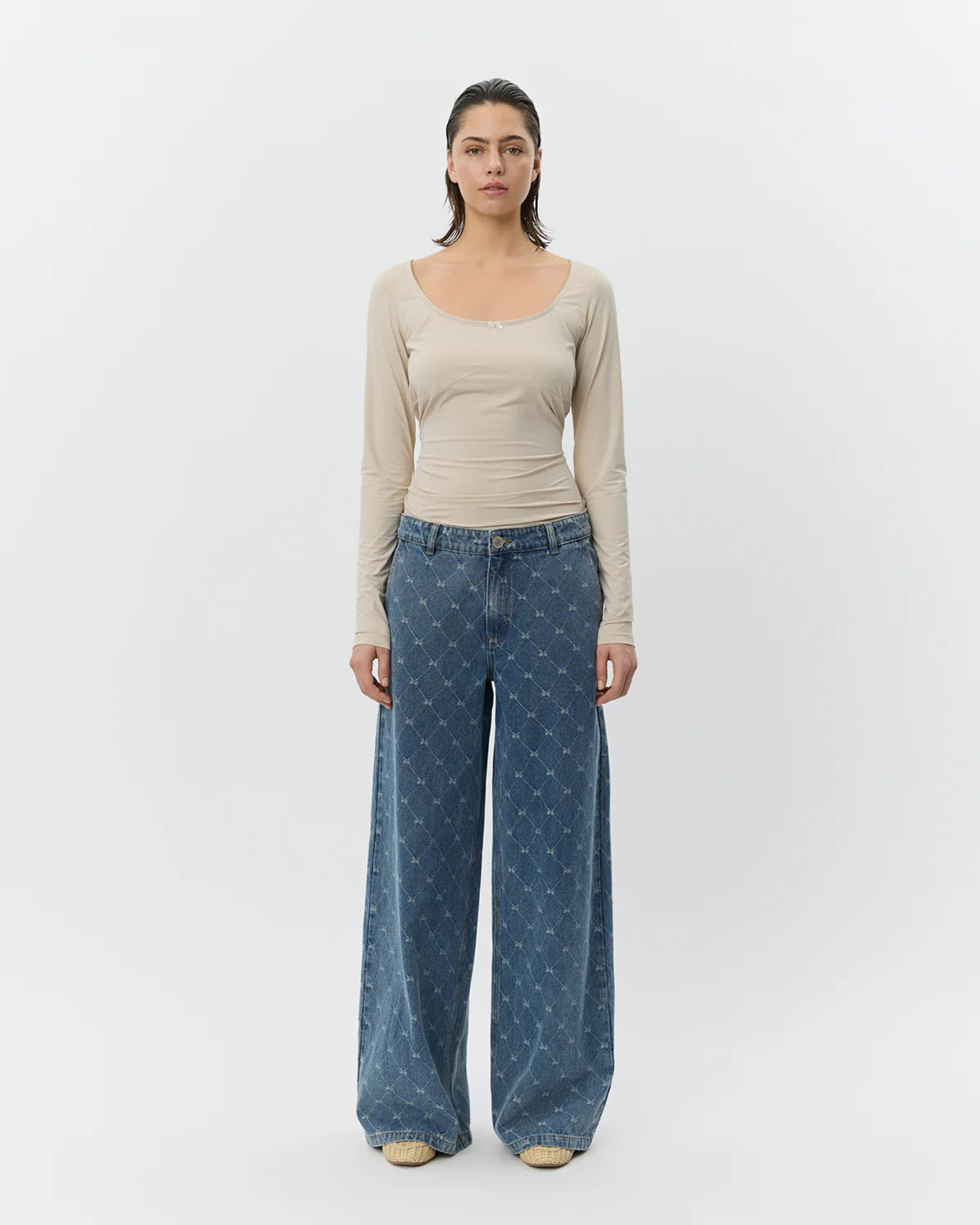 Azzi-Low Wide Leg Jeans