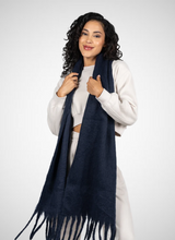 Charger l&#39;image dans la galerie, Solid Plush Scarf (8226984362192)
