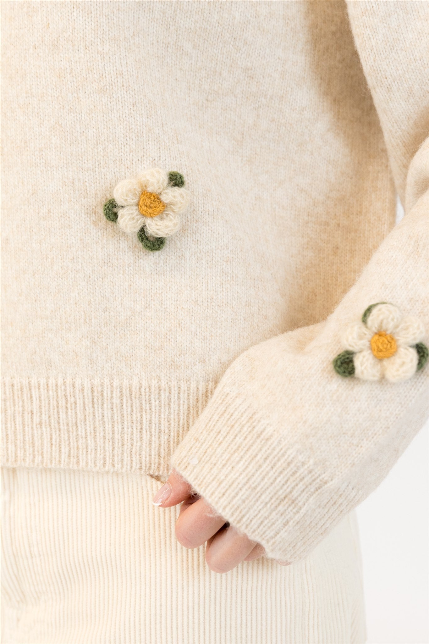 Holly Flower Crewneck Pullover (8341001076944)