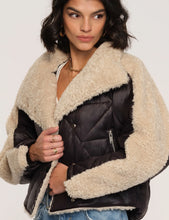 Load image into Gallery viewer, Solas Jacket (7939275653328)
