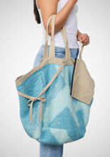 Charger l&#39;image dans la galerie, Large Reversible Fuzzy Abstract Shopper Tote Bag (8261796135120)
