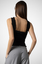 Charger l&#39;image dans la galerie, Woven Asymmetrical Hem Vest (8261478416592)
