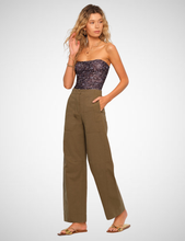 Load image into Gallery viewer, Leah Pant (8250114048208)
