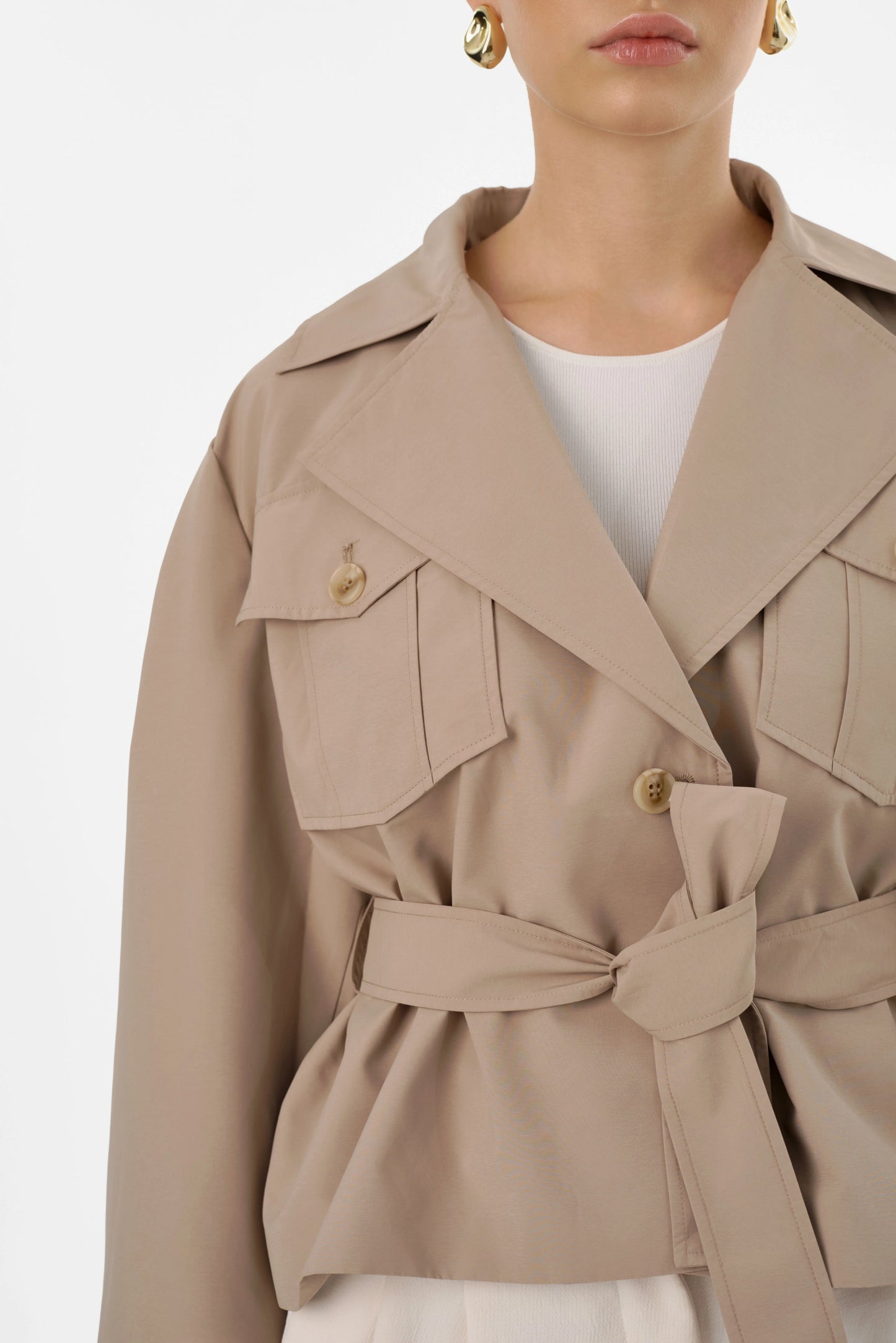 Trench-coat court Quinn