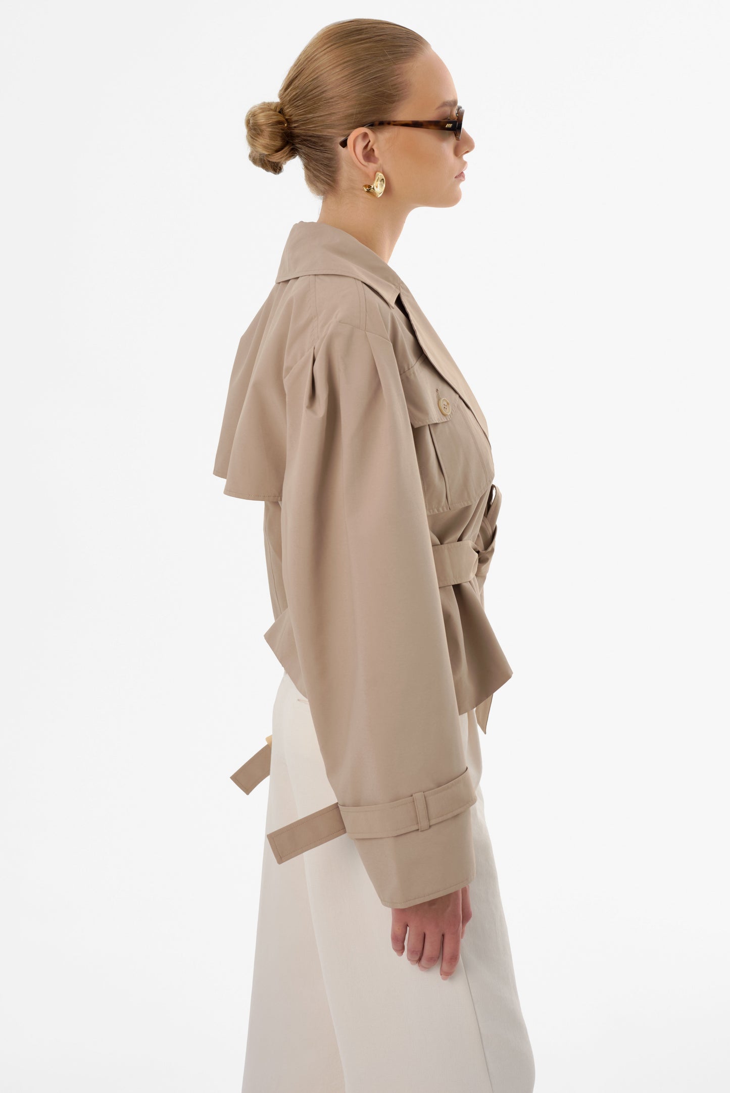 Trench-coat court Quinn