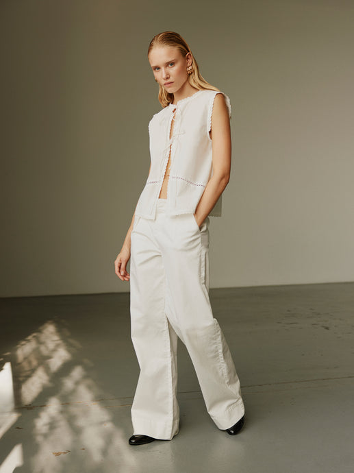 Sleeveless Tie-Front Blouse With Lace Detailing (8257186037968)